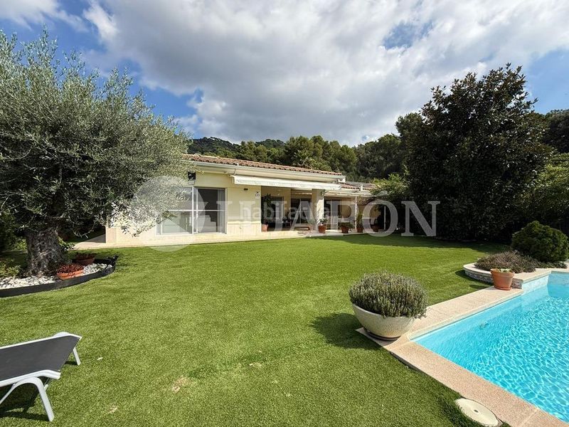 Foto f648547b-1332-4d48-8a98-b51c4c9c0608. Casa amb calefacció aparcament piscina a Teià