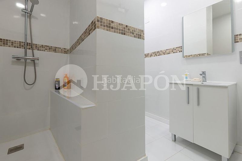 Foto a529b463-6d5e-4768-93d2-a4b587d5ed50. Casa amb calefacció aparcament piscina a Alella