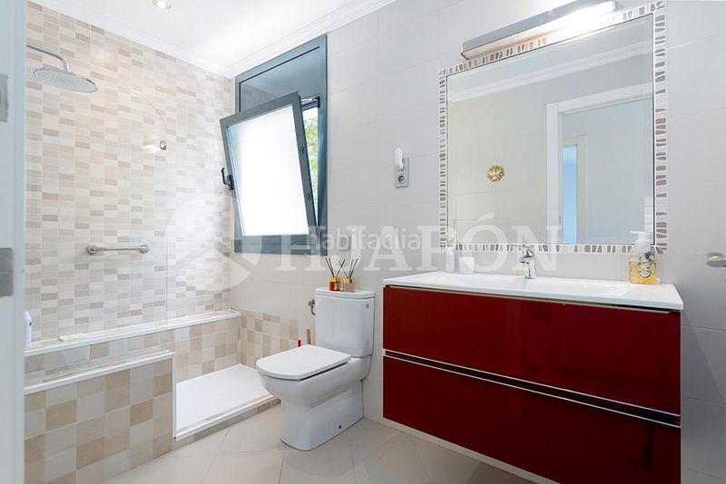 Foto dfbcc711-0006-42d9-9558-4fed08e11d15. Casa amb calefacció aparcament piscina a Alella
