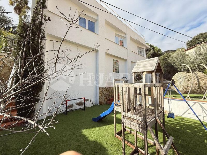Foto 43b4a285-1a65-4537-b992-fc93f6b5e251. Casa amb calefacció aparcament piscina a Alella