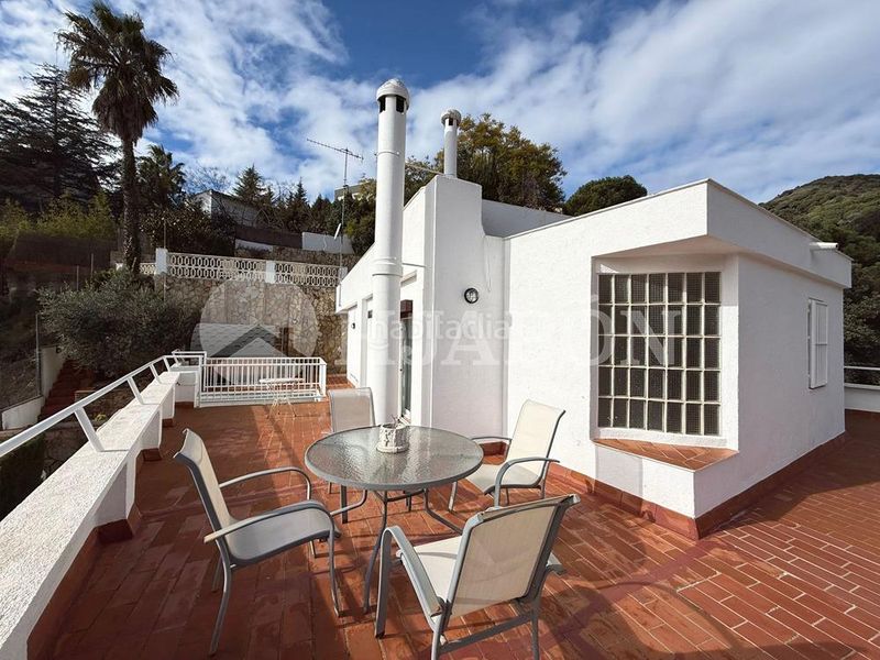 Foto b998e124-4009-4898-9ac0-3dd09aa0cd09. Casa amb calefacció aparcament piscina a Alella
