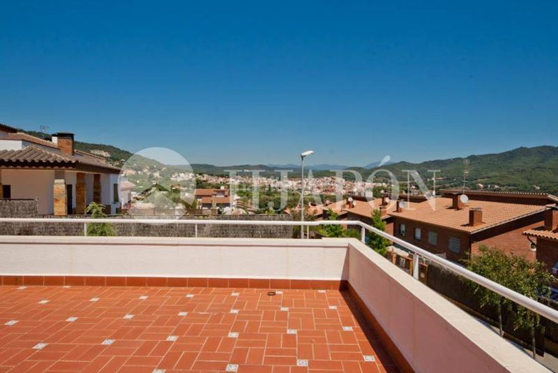 Foto 3d1b7569-2652-47f5-b013-7eb85a390acb. Casa amb calefacció aparcament piscina a Nucli Urbà Argentona