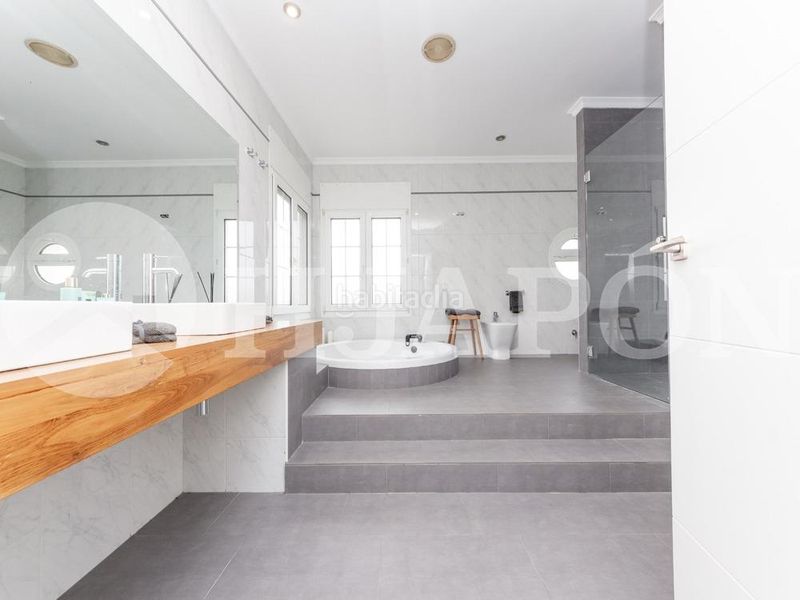 Foto ae64ce5d-50e9-4d97-909b-62e918134575. Casa amb calefacció aparcament piscina a Nucli Urbà Argentona
