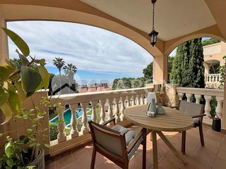 Casa a Teià. Exclusiva vivienda con vistas al mar en entorno privado