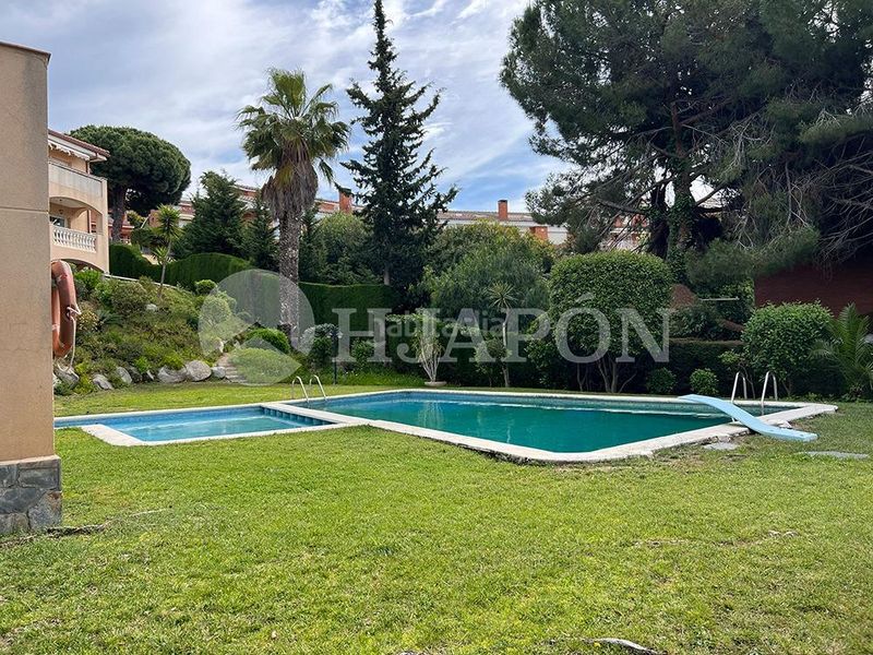 Foto 24064e99-fdae-4cdc-aa01-061da58377fb. Casa amb calefacció aparcament piscina a Teià