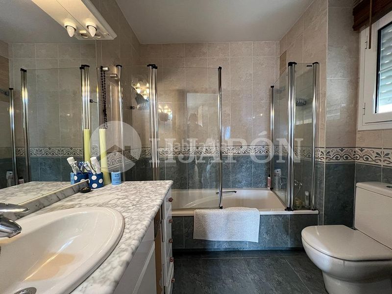 Foto 4b79babf-a76f-47e9-8e81-33628e880f0e. Casa amb calefacció aparcament piscina a Teià