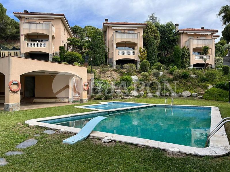 Foto be5e6f00-9c38-482e-b408-65a2dc4ddd94. Casa amb calefacció aparcament piscina a Teià