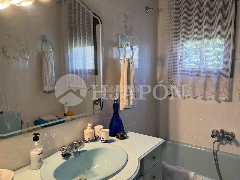 Foto bf326f8c-de0e-45ae-9260-e522435288ee. Casa amb calefacció aparcament piscina a Teià