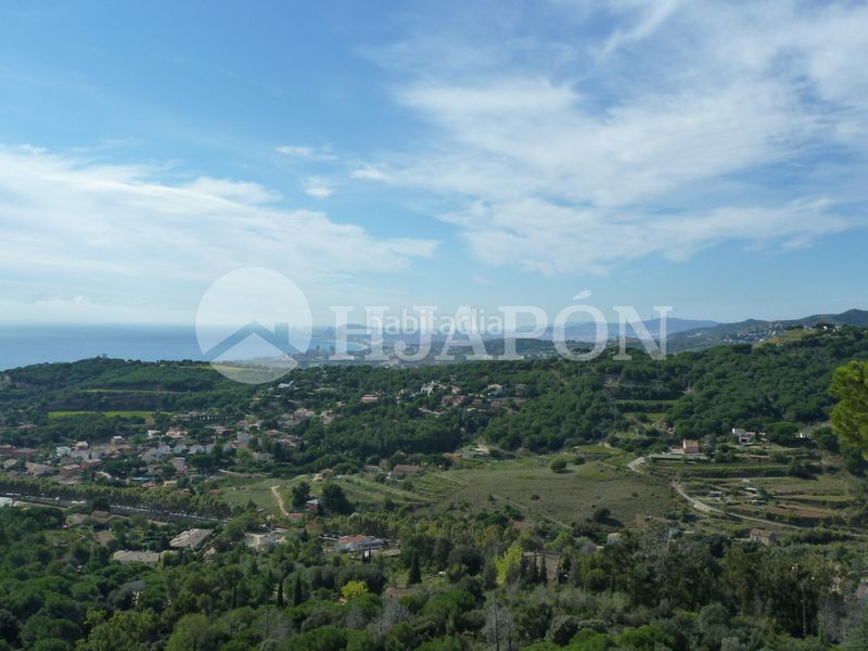 Foto eadf57bd-a697-4102-8abe-9eda81b6b00c. Casa adossada amb calefacció aparcament a Teià