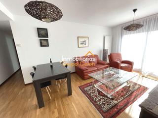Apartament a Cirueña. Coqueto apartamento con vistas despejadas frente a la casa club
