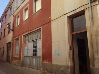 Casa  Isidoro salas. En pleno casco histórico, ideal para negocio y vivienda encima.