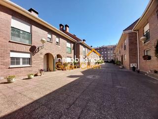 Casa adossada  Avenida de haro. En santo domingo de la calzada adosado con jardín  en urbanizaci