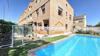 Casa adossada a Santo Domingo de la Calzada. Se vende espectacular chalet adosado en zona residencial tranqui