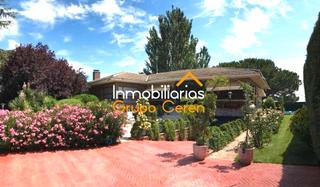 Xalet a Santo Domingo de la Calzada. Espectacular chalet con piscina en finca privada