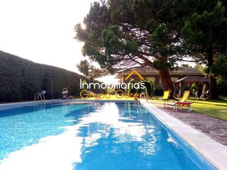Chalet in Santo Domingo de la Calzada. Espectacular chalet con piscina en finca privada