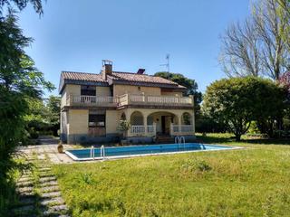 Xalet  Carretera bañares. Chalet individual con piscina privada en zona residencial
