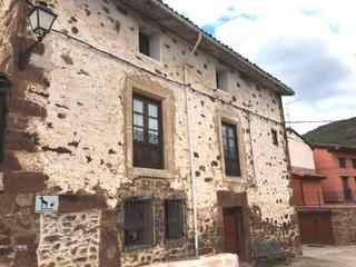 Maison à Valgañón. Maravillosa casa con terreno y opciones para construir
