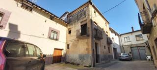 Casa  Calle mayor. Casa y pajar en el centro de castañares, posibilidad de hacer ja