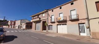 Casa  Calle san mamés. Casa en pueblo con servicios