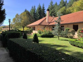Xalet a Santurde de Rioja. Espectacular chalet enclavado en una  finca de 12,5 hectáreas si