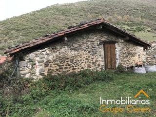 Edifici a Ezcaray. Pajar con terreno