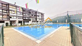 Flat in Santo Domingo de la Calzada. Piso en urbanizacion san ignacio con complejo deportivo y piscin