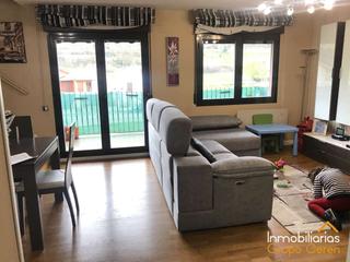 Dúplex a Santurde de Rioja. En el centro vivienda tipo duplex impecable