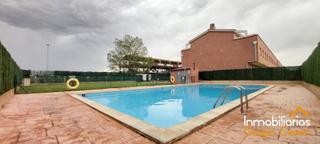 Duplex à Castañares de Rioja. Duplex con terraza en urbanización con piscina