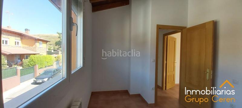 Foto 935d8ecc-6587-4bc8-b369-57818e31bd21. Casa adossada amb calefacció aparcament piscina a Herramélluri