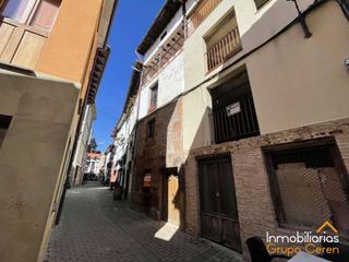 Casa a Ezcaray. Casa ideal para inversores y negocio entre las dos plazas