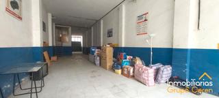 Location Local commercial à Santo Domingo de la Calzada. Local comercial con acceso desde dos calles.