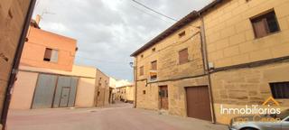 Casa a Rodezno. En rodezno amplia casa de pueblo  de piedra de sillería con jard