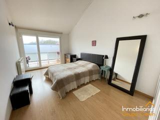 Duplex à Santurde de Rioja. Vivienda tipo duplex con terrazas, complejo deportivo, con padel