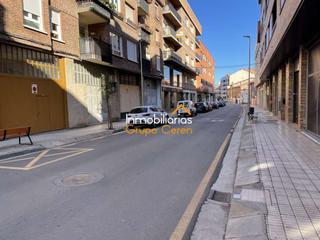 Local commercial à Santo Domingo de la Calzada. Lonja con vado en zona de colegios e instituto