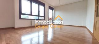 Maison jumelée à Canillas de Río Tuerto. Adosado a estrenar con jardín privado en urbanización con piscin