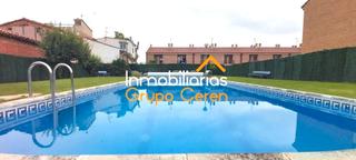 Casa adossada a Canillas de Río Tuerto. Adosado a estrenar con jardín privado en urbanización con piscin