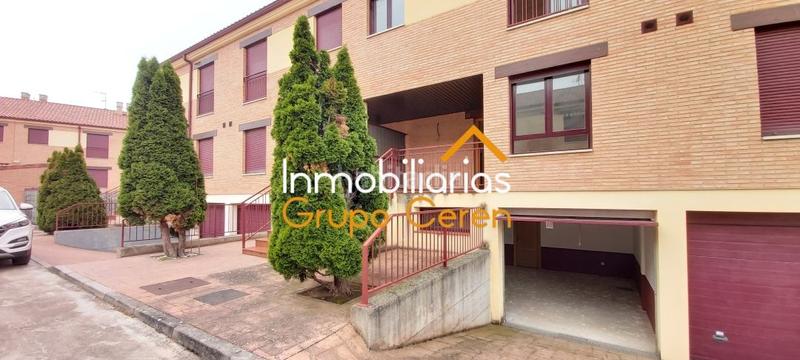 Foto 115e9e9a-4234-497a-9229-0f5d4c8eee4d. Casa adosada adosado a estrenar con jardín privado en urbanización con piscina y amplia zona verde en Canillas de Río Tuerto