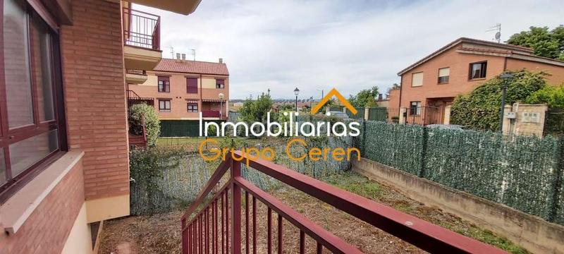 Foto 1c60f626-fd9e-44f7-b83d-b645a2afa4bf. Casa adosada adosado a estrenar con jardín privado en urbanización con piscina y amplia zona verde en Canillas de Río Tuerto
