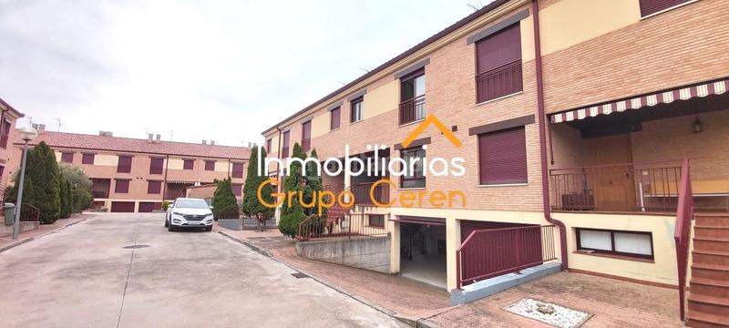 Foto 358217de-6b84-4dfb-b55b-4760c6fef307. Casa adosada adosado a estrenar con jardín privado en urbanización con piscina y amplia zona verde en Canillas de Río Tuerto
