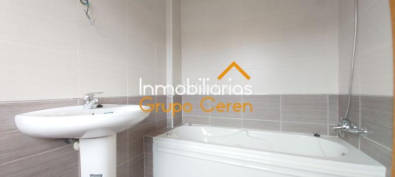 Foto 3e10ba78-d71c-4105-8bda-0042c6a02a9f. Casa adosada adosado a estrenar con jardín privado en urbanización con piscina y amplia zona verde en Canillas de Río Tuerto