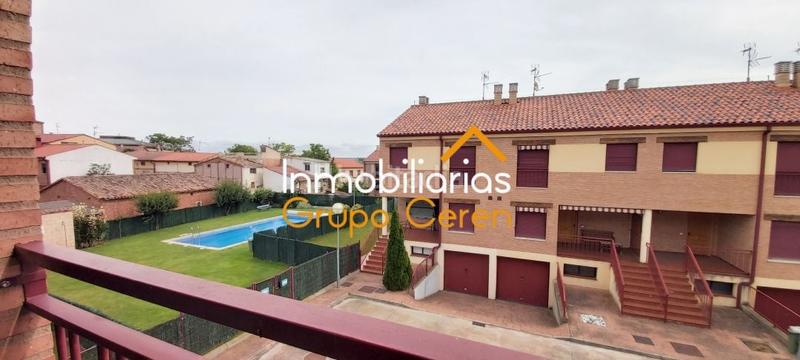 Foto 4fb0db60-649d-4714-8e5b-b895aea5be15. Casa adosada adosado a estrenar con jardín privado en urbanización con piscina y amplia zona verde en Canillas de Río Tuerto