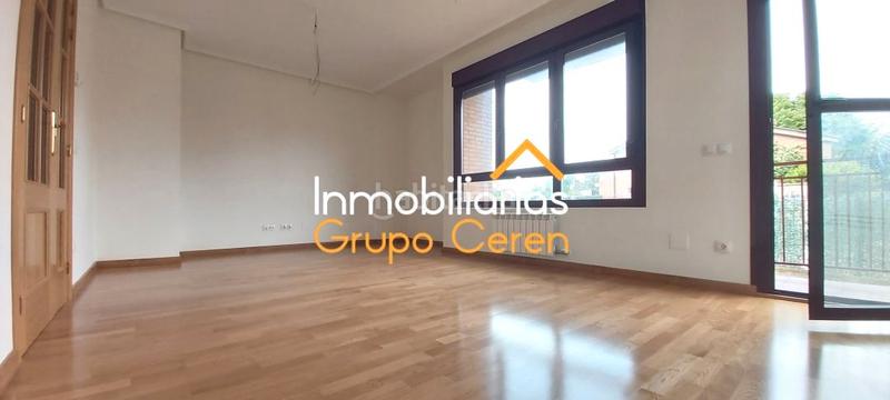 Foto a38bce0d-a73f-46dc-8048-76f3951533fd. Casa adosada adosado a estrenar con jardín privado en urbanización con piscina y amplia zona verde en Canillas de Río Tuerto