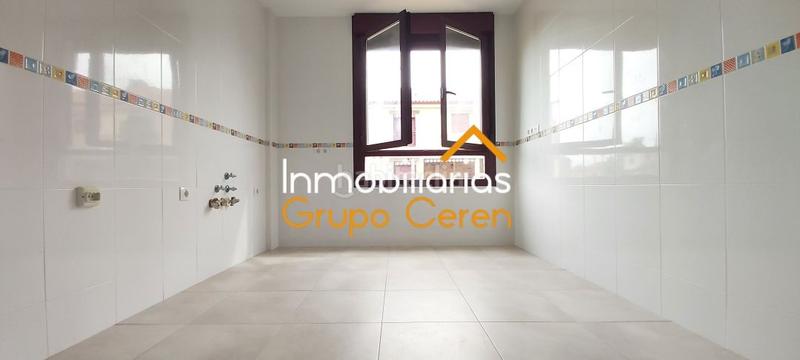 Foto b3ea1f6f-df0f-46a8-9cfb-893aaa518b77. Casa adosada adosado a estrenar con jardín privado en urbanización con piscina y amplia zona verde en Canillas de Río Tuerto