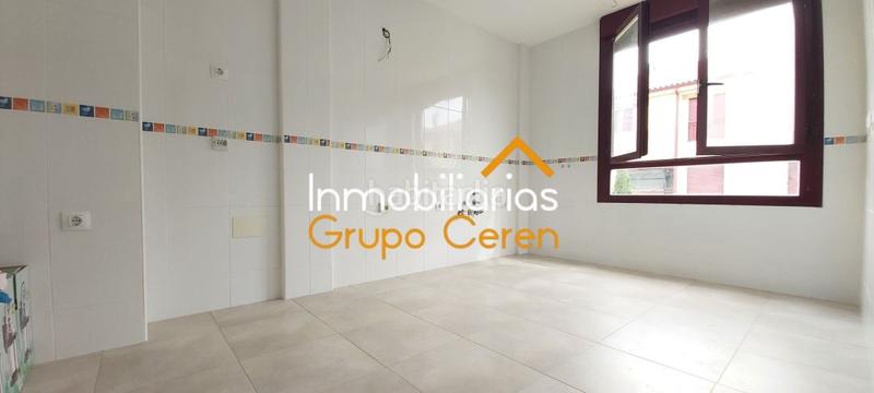 Foto b6dd749b-c126-459e-92f0-8d33e42d6414. Casa adosada adosado a estrenar con jardín privado en urbanización con piscina y amplia zona verde en Canillas de Río Tuerto