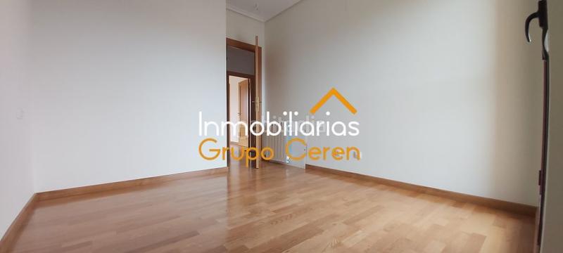 Foto e3a24322-dde0-4fbf-9e6a-318b3c63be58. Casa adosada adosado a estrenar con jardín privado en urbanización con piscina y amplia zona verde en Canillas de Río Tuerto