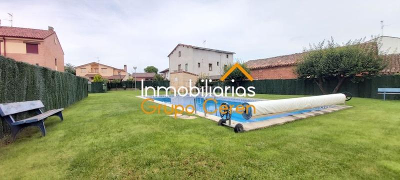 Foto e97b7039-d991-428f-9a01-d6e802daf6eb. Casa adosada adosado a estrenar con jardín privado en urbanización con piscina y amplia zona verde en Canillas de Río Tuerto