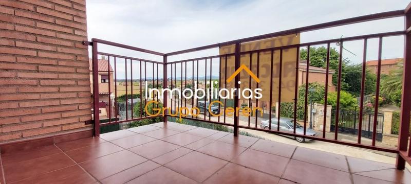 Foto f524b0a8-09a2-41fa-9448-9d445c5704ca. Casa adosada adosado a estrenar con jardín privado en urbanización con piscina y amplia zona verde en Canillas de Río Tuerto