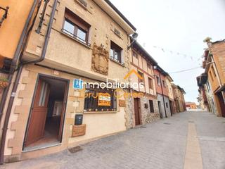 Xalet  Calle mayor. En redecilla del caminoventa de dos amplias casas unidas por un