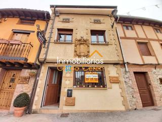 Chalet  Calle mayor. En redecilla del caminoventa de dos amplias casas unidas por un