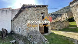 Edifici  Aldea san antón. Edificio de dos plantas en la aldea de ezcaray  terreno de 200 m